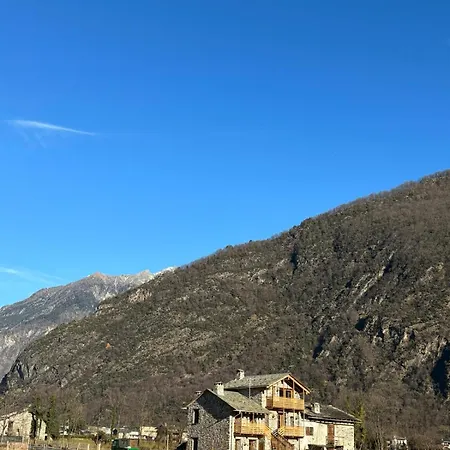 Valchiavenna 컨트리하우스 *